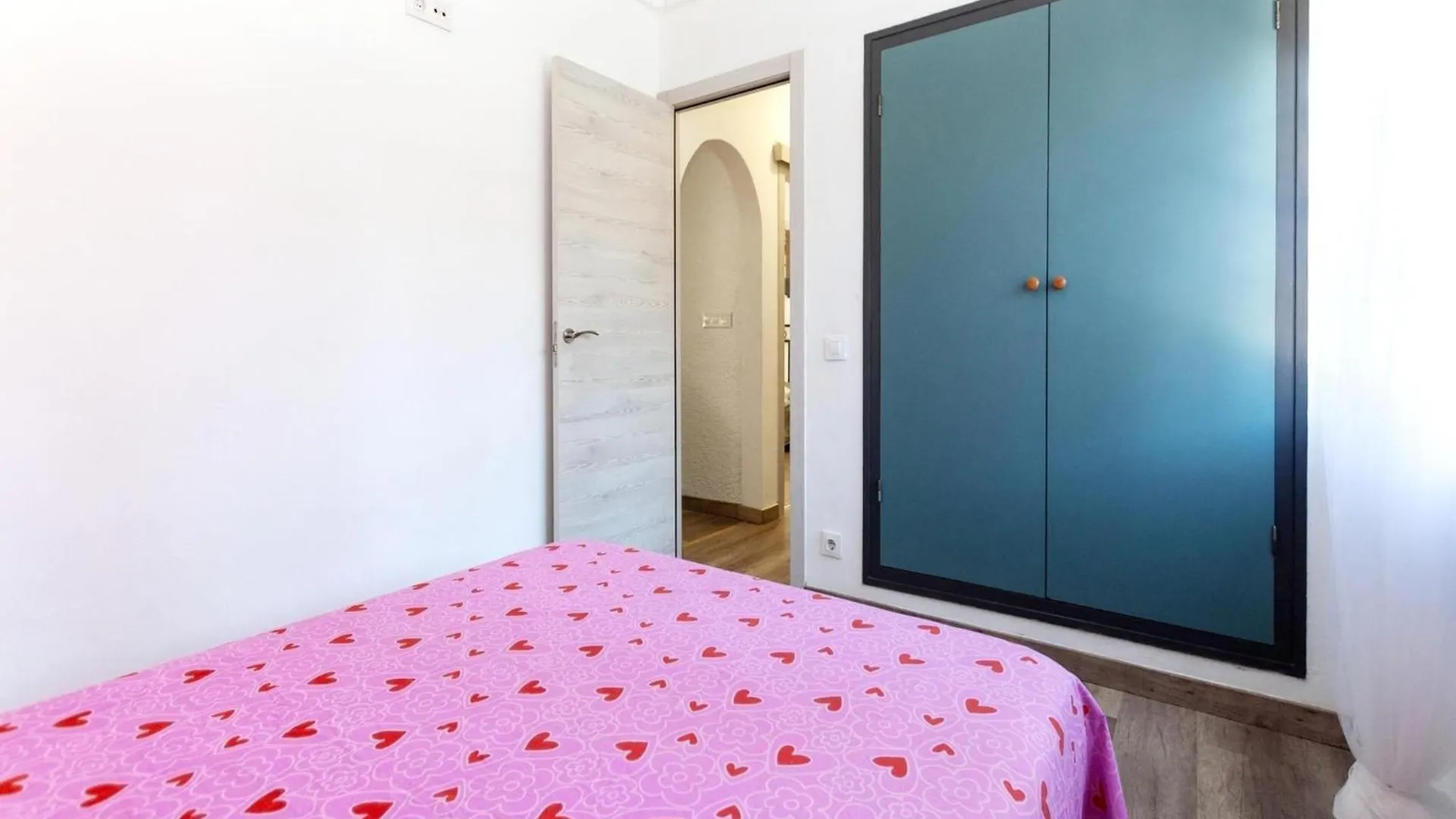 Beautiful 3-Bedroom Holiday Home In Roses