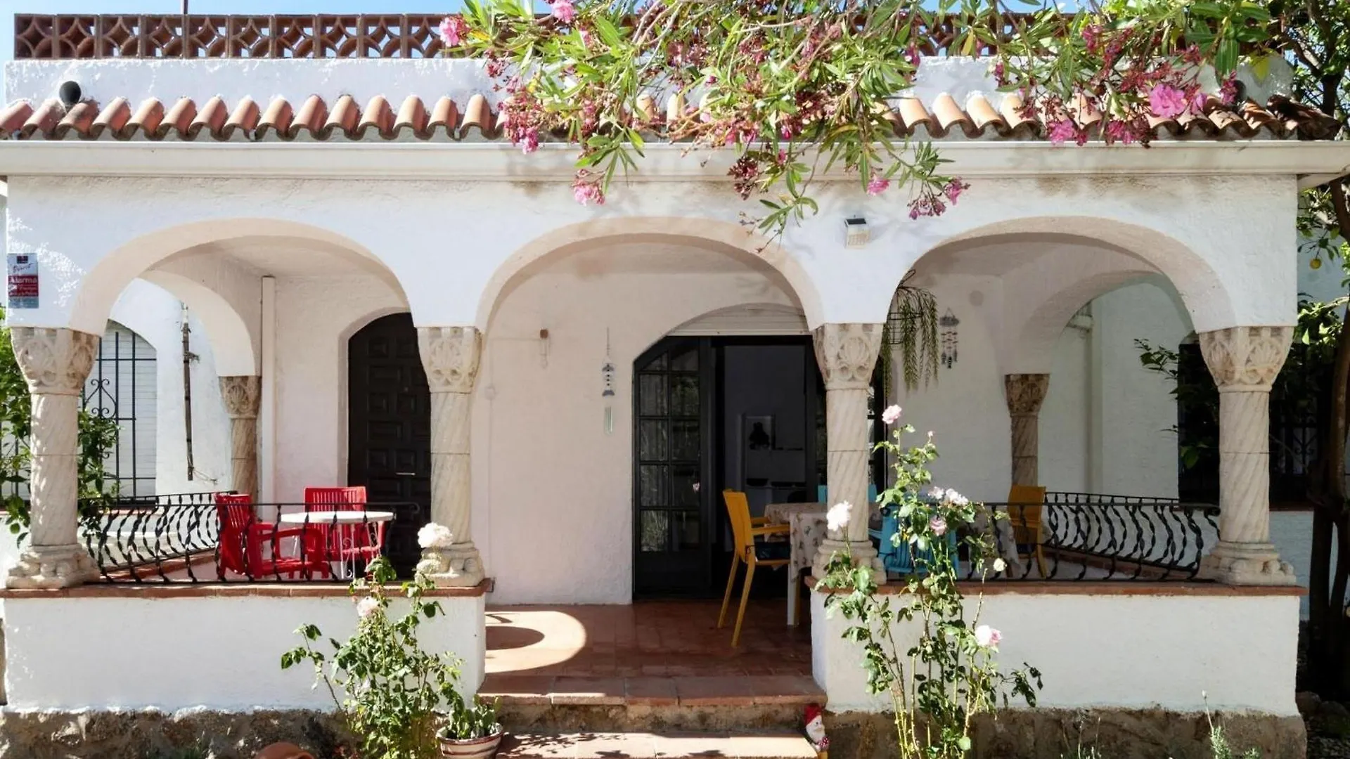 Beautiful 3-Bedroom Holiday Home In Roses