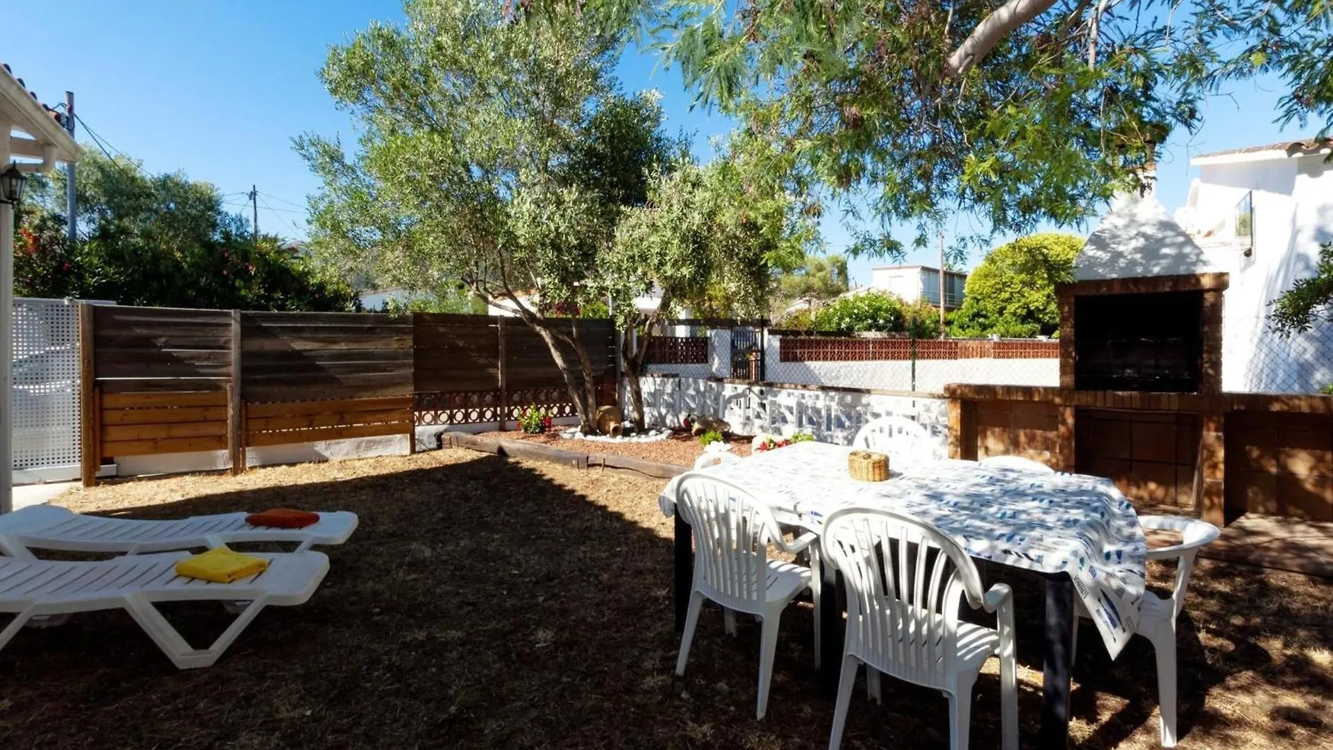 Beautiful 3-Bedroom Holiday Home In Roses 0*,