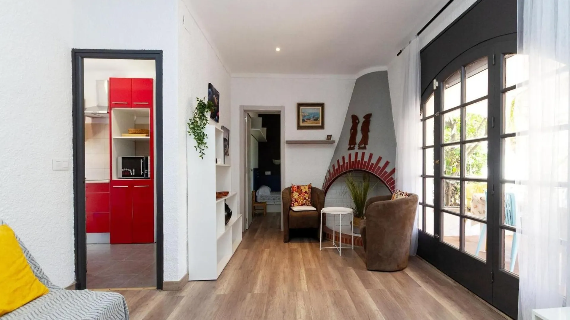 Beautiful 3-Bedroom Holiday Home In Roses