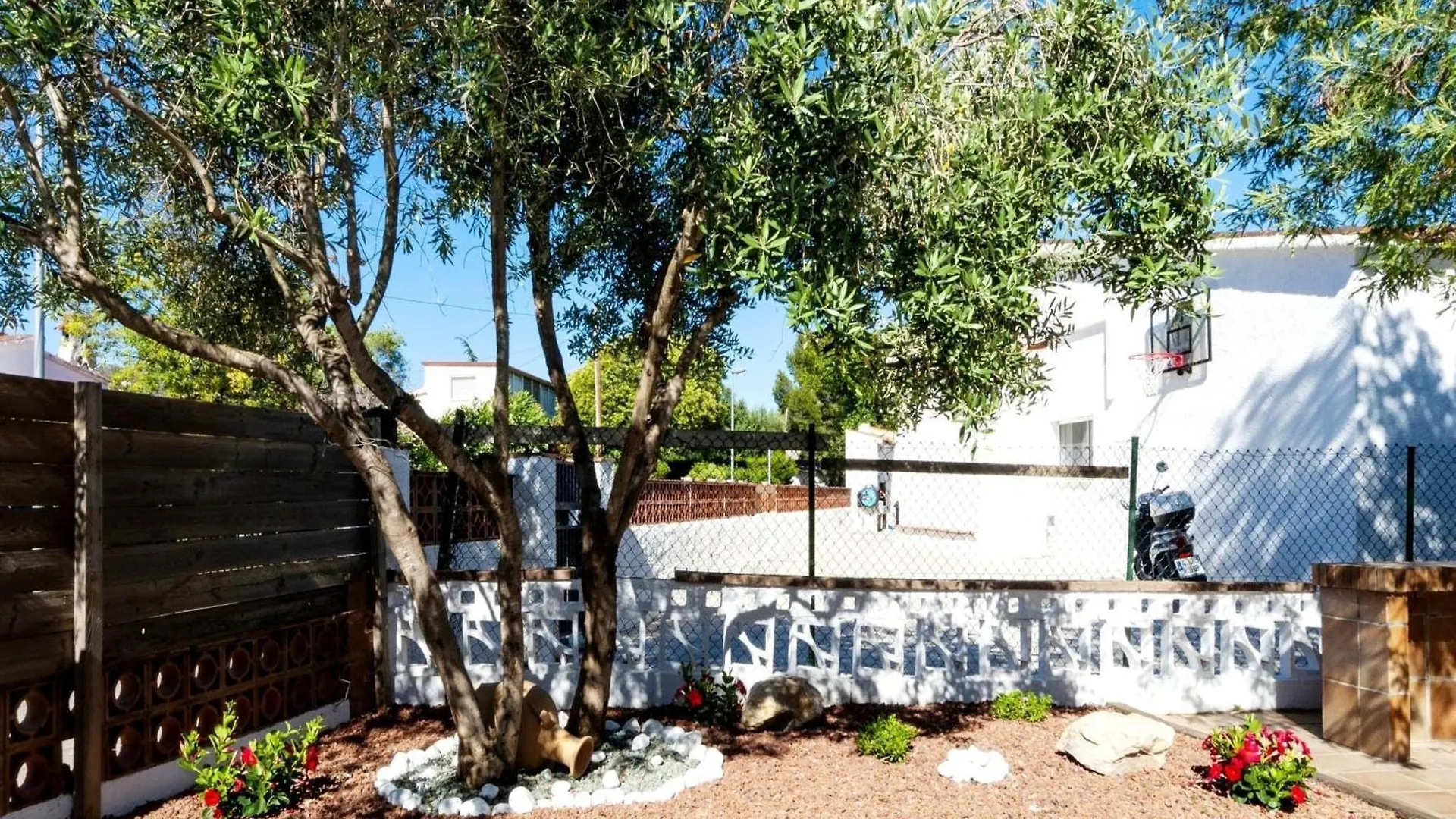 Beautiful 3-Bedroom Holiday Home In Roses